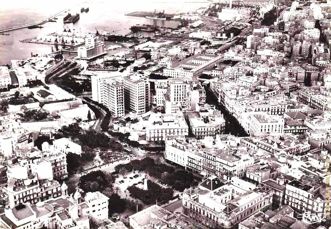 PA a- 01- Vue d'ensemble place d' Armes.jpg